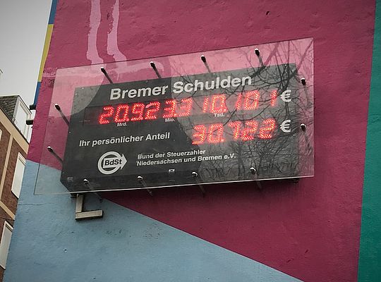 Bremen: Schuldenuhr läuft erstmals rückwärts Bremen: Schuldenuhr läuft erstmals rückwärts