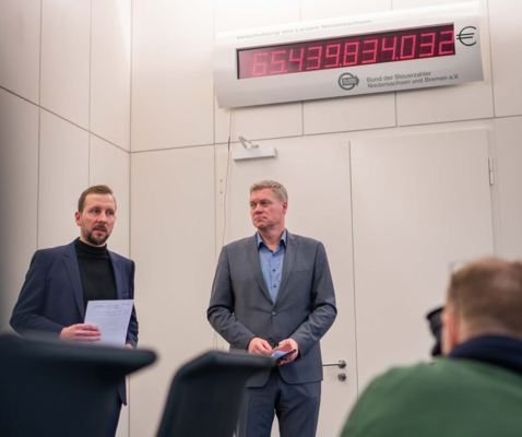 Schulden des Landes Niedersachsen wachsen um 53,42 Euro pro Sekunde Schulden des Landes Niedersachsen wachsen um 53,42 Euro pro Sekunde