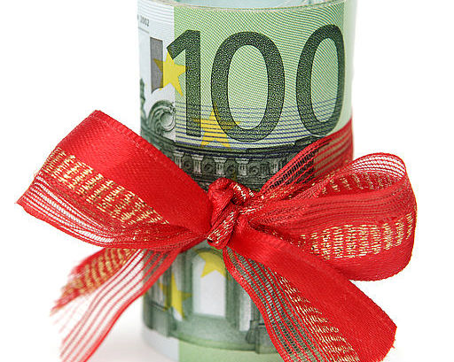 Geldscheinbündel mit Geschenkband