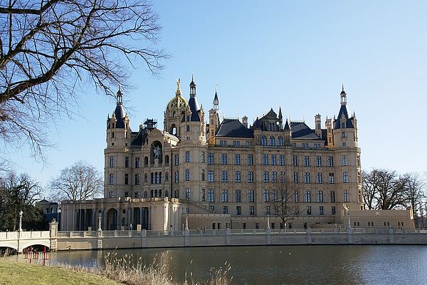 Bund der Steuerzahler kritisiert Landtag für Schlossgastronomie