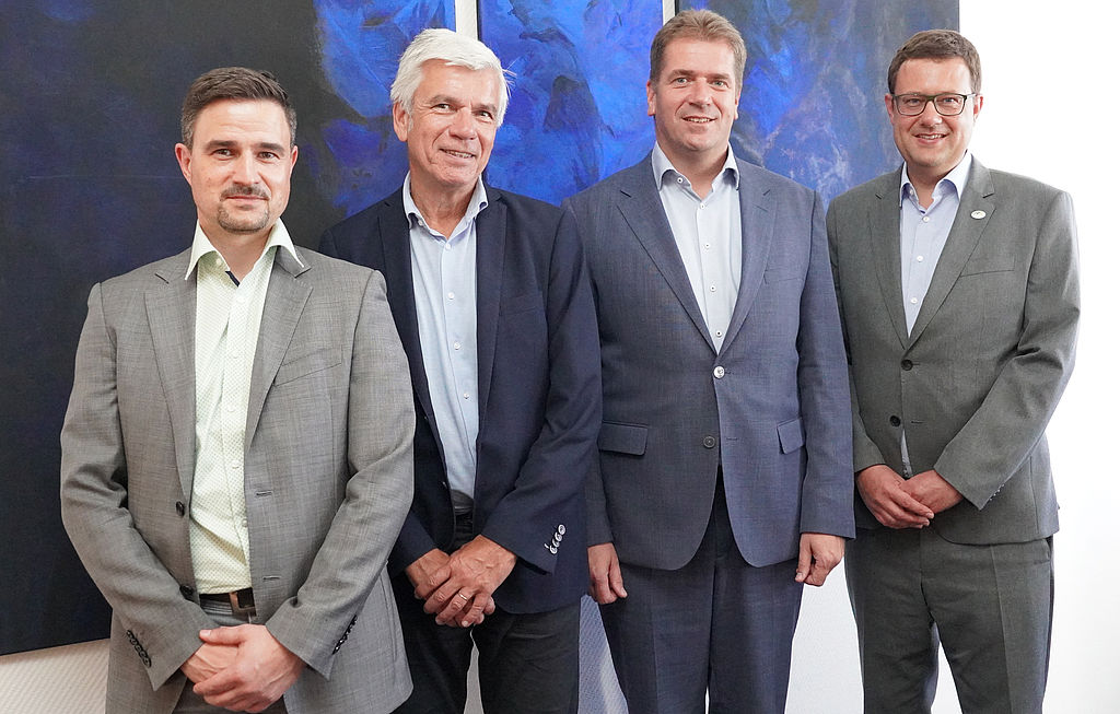Im Kreishaus Mettmann im Austausch über kommunale Finanzfragen (v. l.): Kämmerer Christian Schölzel, Jens Ammann (BdSt NRW), Rik Steinheuer (Vorsitzender BdSt NRW) und Kreisdirektor Philipp Gilbert. 