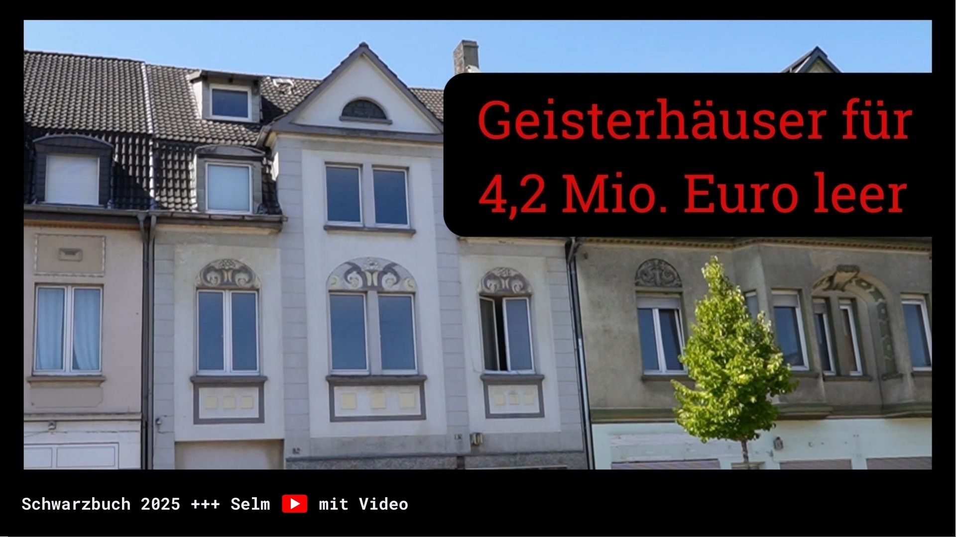 Leerstehende Häuserzeile in Selm mit teils offenen Fenstern und verschlossenen Türen, Fassade teils verwittert
