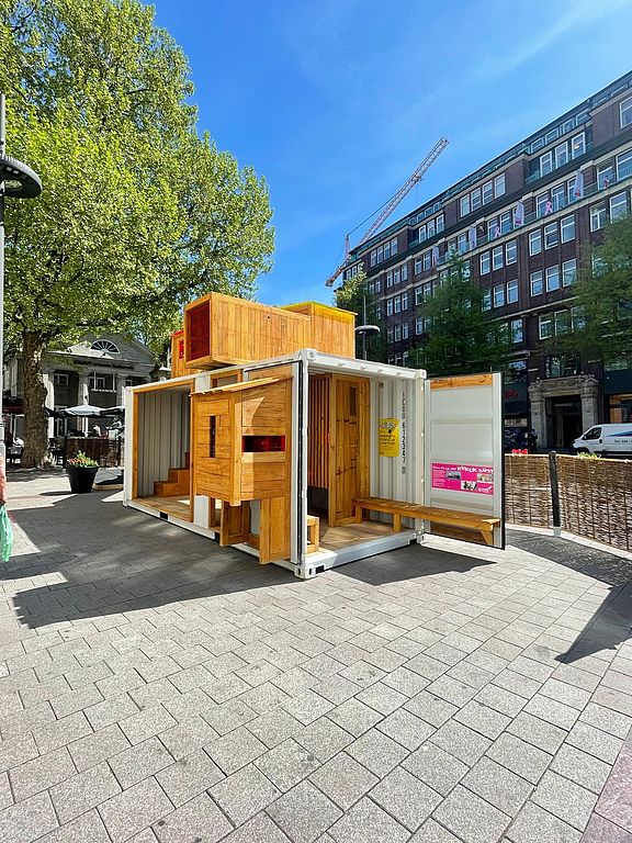 So sieht der Spielcontainer an der Mönckebergstraße in der Hamburger Innenstadt aus.